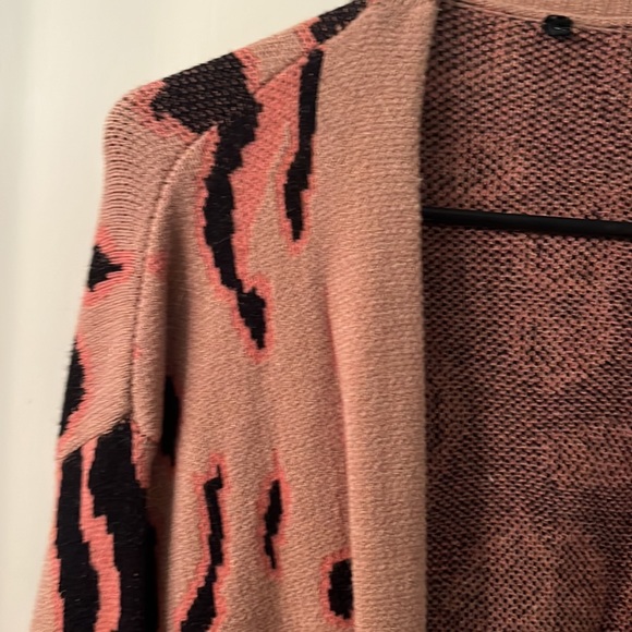 Leopard print open faced long cardigan- size medium - Picture 12 of 14